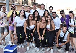 Un grupo de jóvenes disfruta en San Cristóbal de la Cuesta.