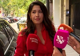 Gabriela Guillén, ante los medios de comunicación.