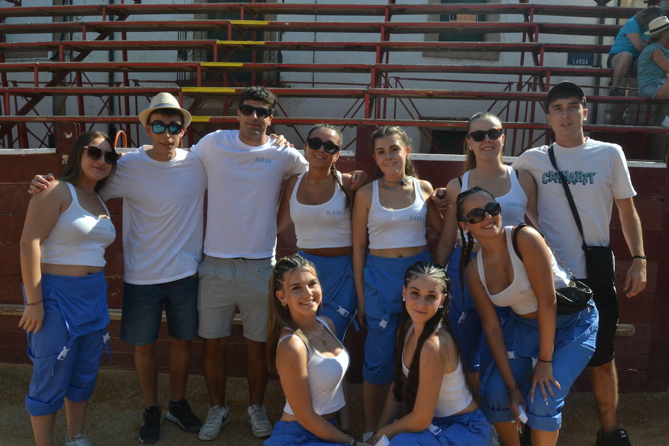 La fiesta se desata con las peñas de Lumbrales