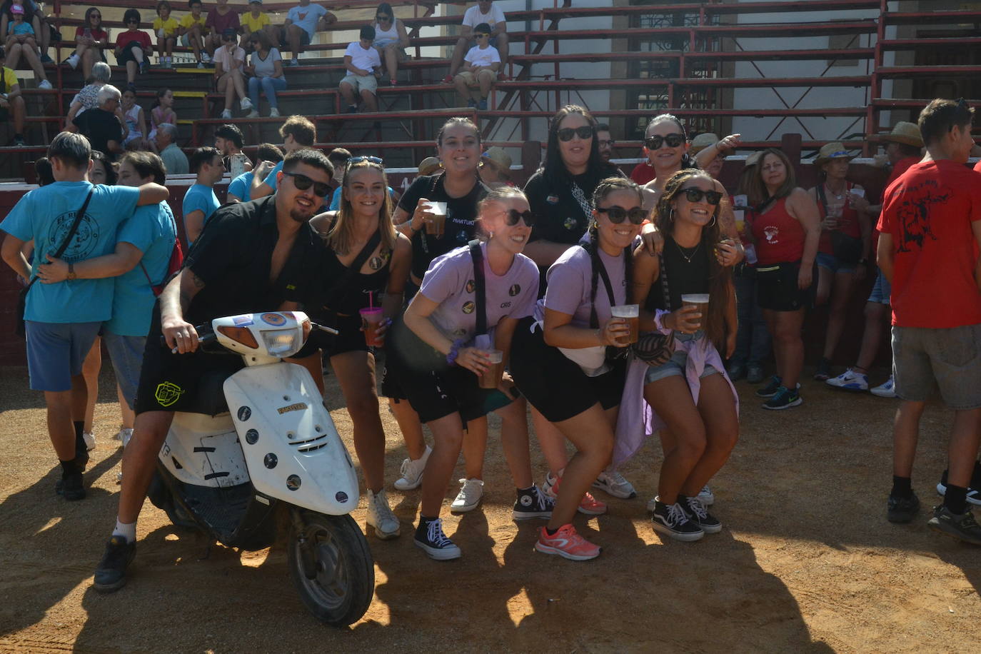 La fiesta se desata con las peñas de Lumbrales