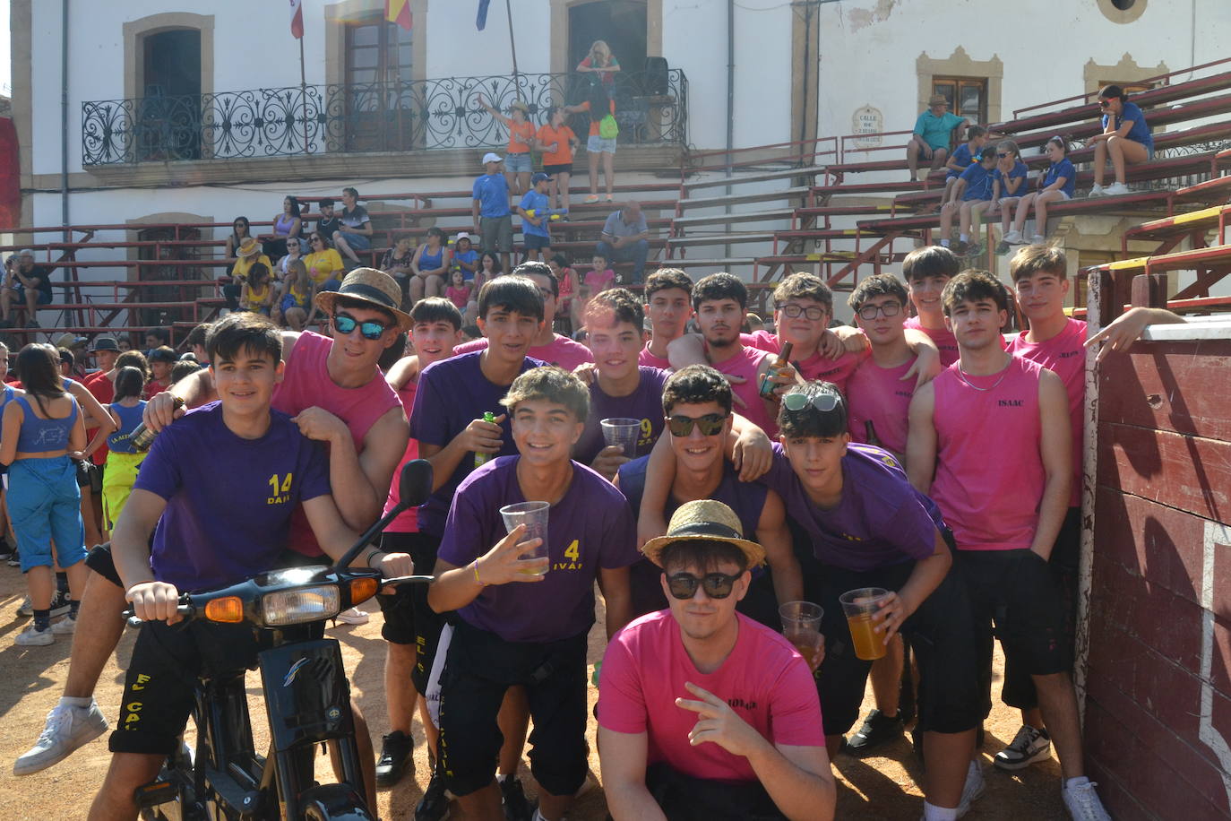 La fiesta se desata con las peñas de Lumbrales