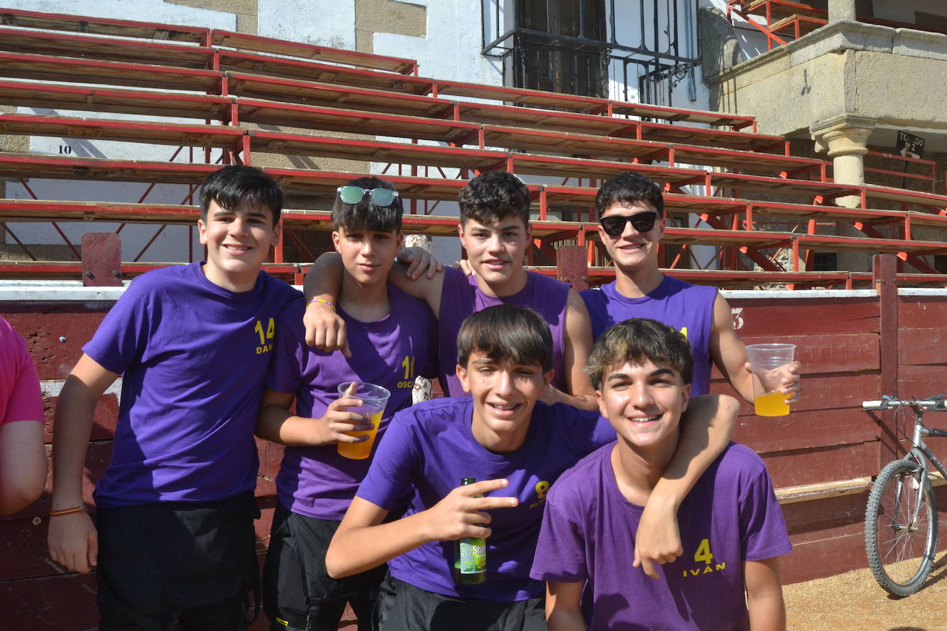 La fiesta se desata con las peñas de Lumbrales