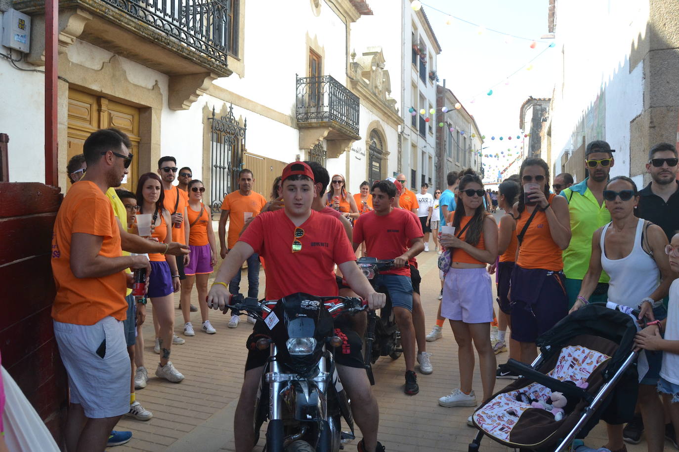 La fiesta se desata con las peñas de Lumbrales