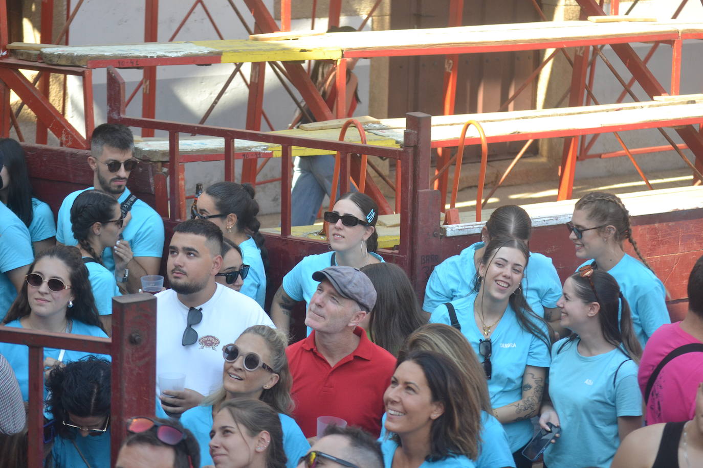 La fiesta se desata con las peñas de Lumbrales