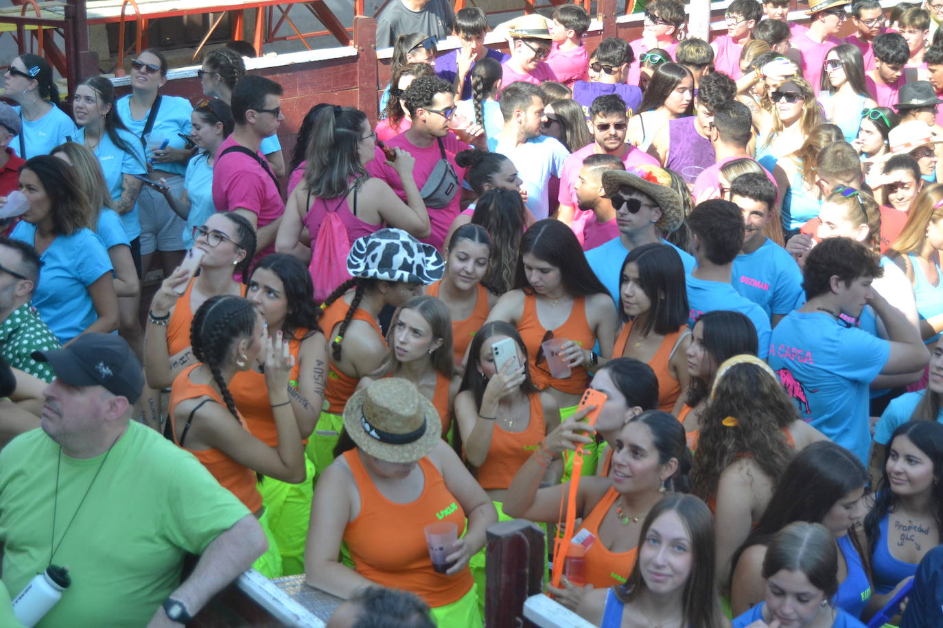 La fiesta se desata con las peñas de Lumbrales