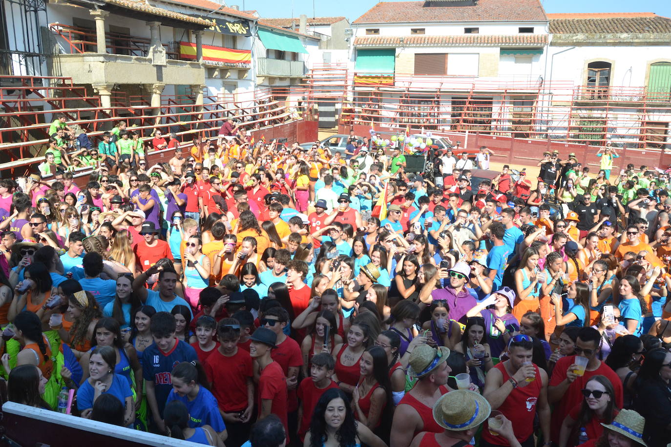 La fiesta se desata con las peñas de Lumbrales