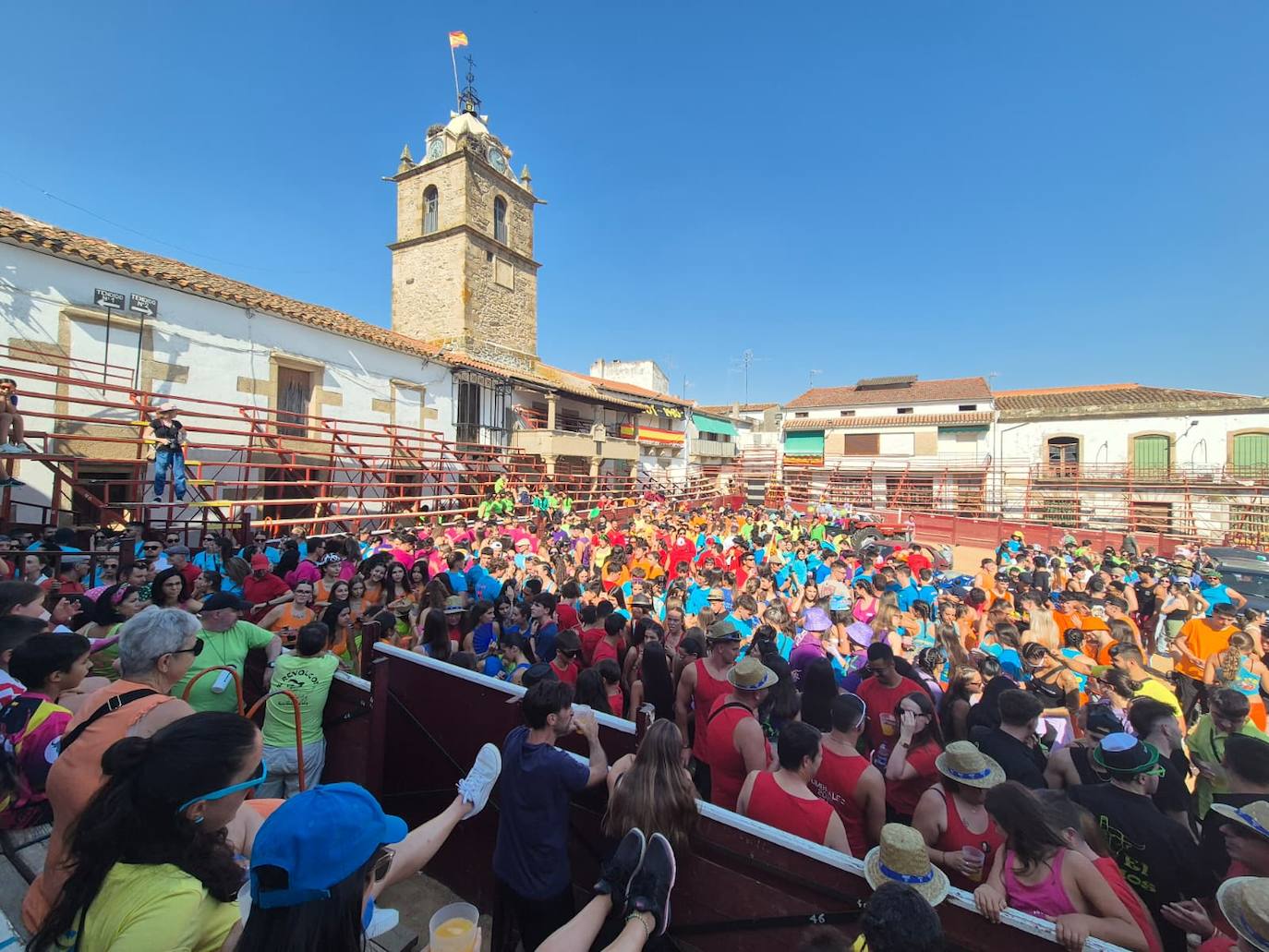 La fiesta se desata con las peñas de Lumbrales
