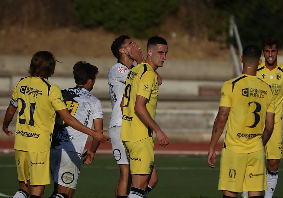 Pachón, ariete de Unionistas, se lamenta tras errar una acción de ataque.