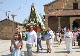 La imagen de la Virgen de la Esperanza en las calles de Gomecello