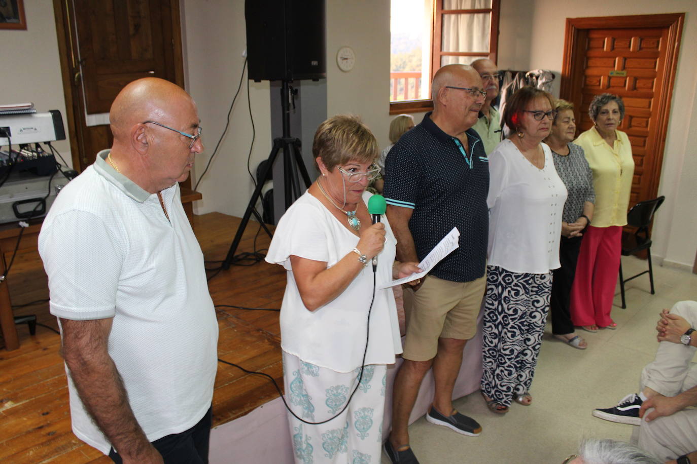 Los mayores de Candelario disfrutan de un animado día de encuentro y homenajes