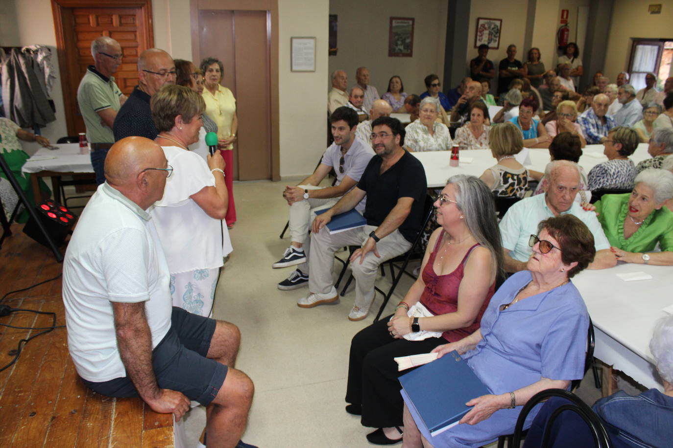 Los mayores de Candelario disfrutan de un animado día de encuentro y homenajes