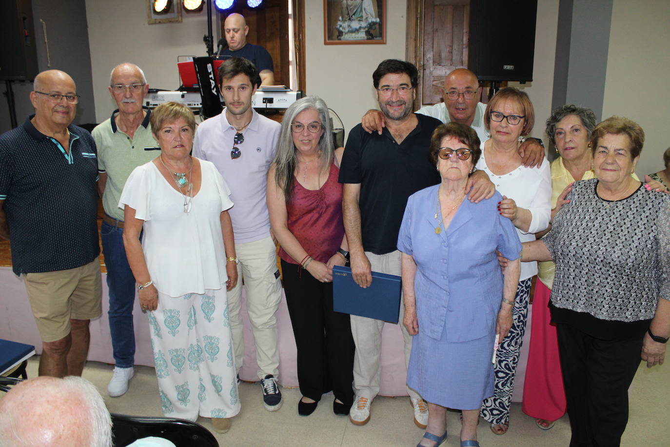 Los mayores de Candelario disfrutan de un animado día de encuentro y homenajes