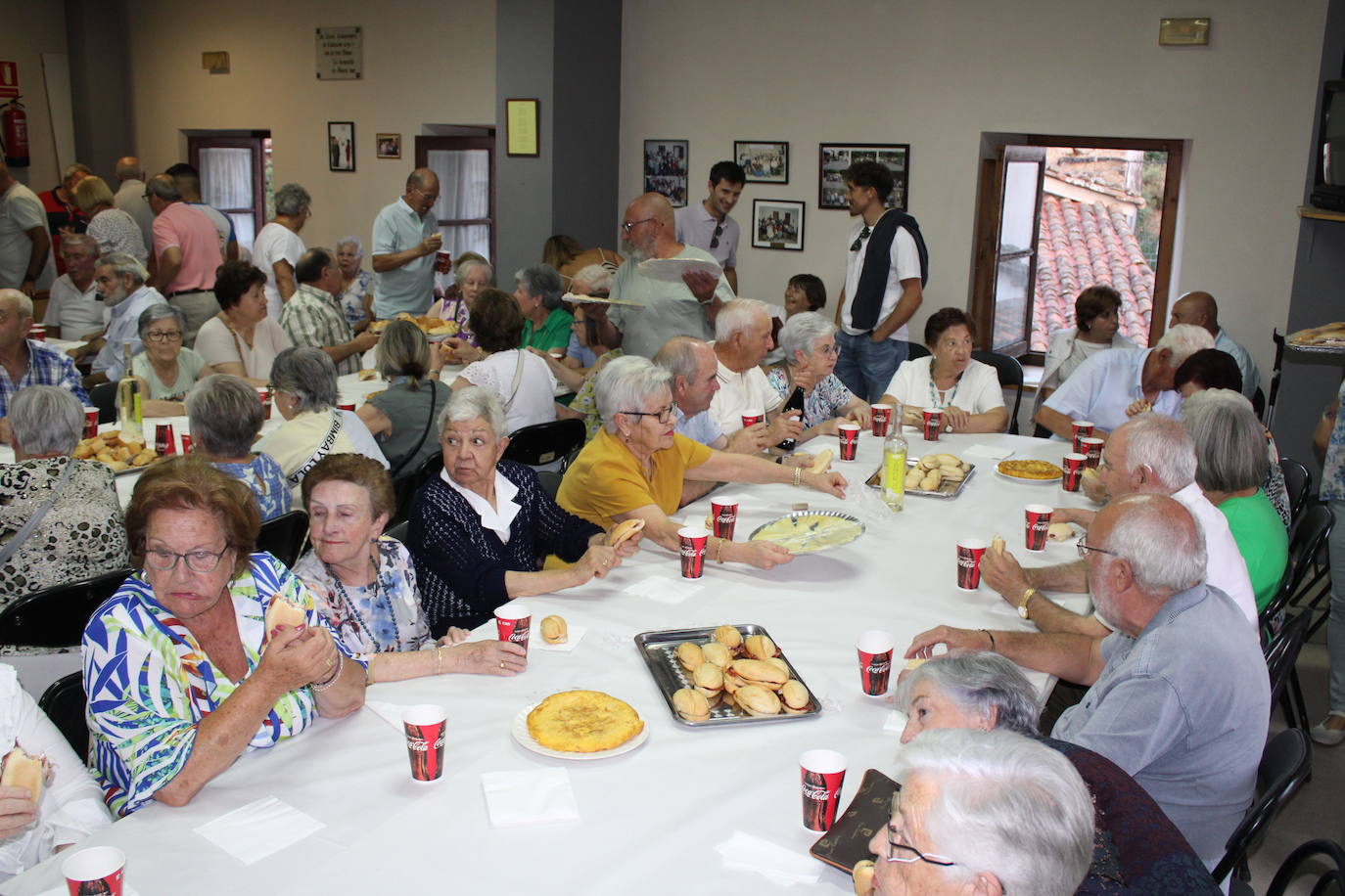 Los mayores de Candelario disfrutan de un animado día de encuentro y homenajes
