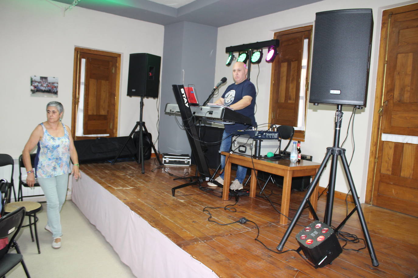 Los mayores de Candelario disfrutan de un animado día de encuentro y homenajes