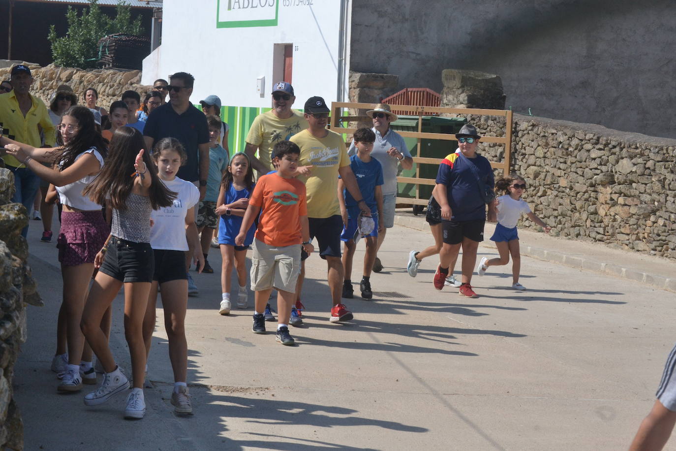 Brillante encierro a caballo en Lumbrales