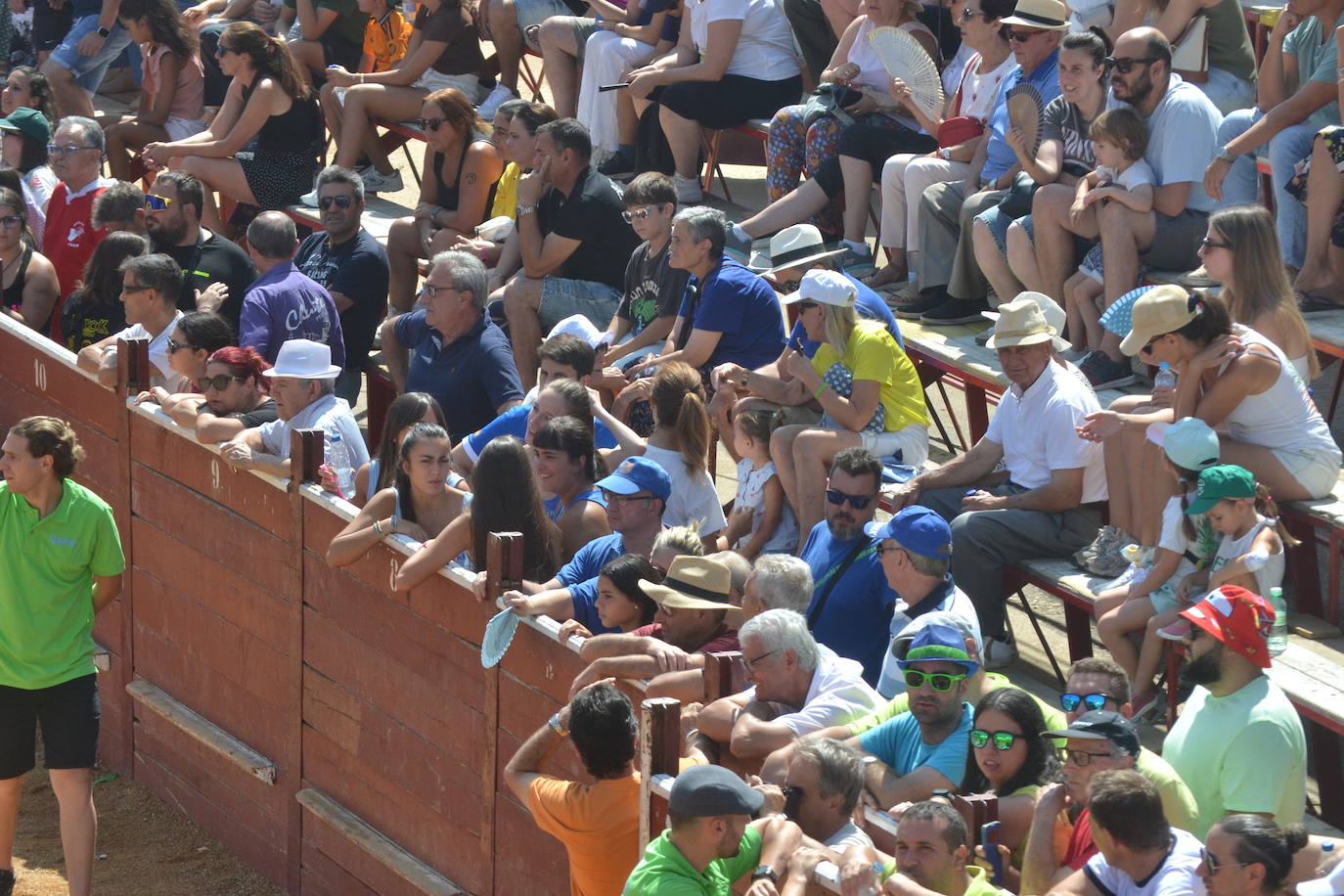 Brillante encierro a caballo en Lumbrales