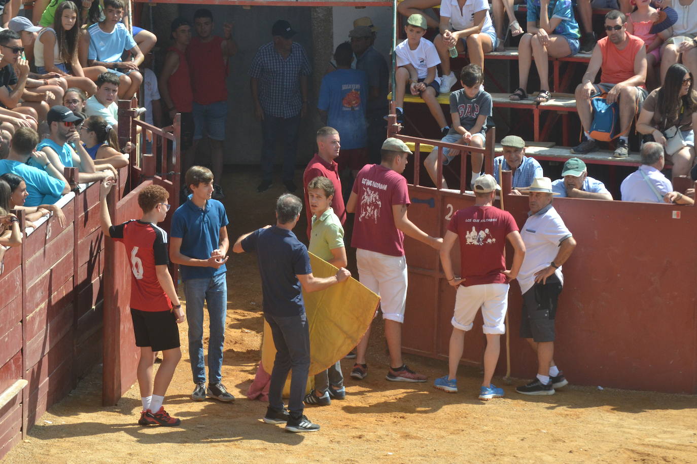 Brillante encierro a caballo en Lumbrales