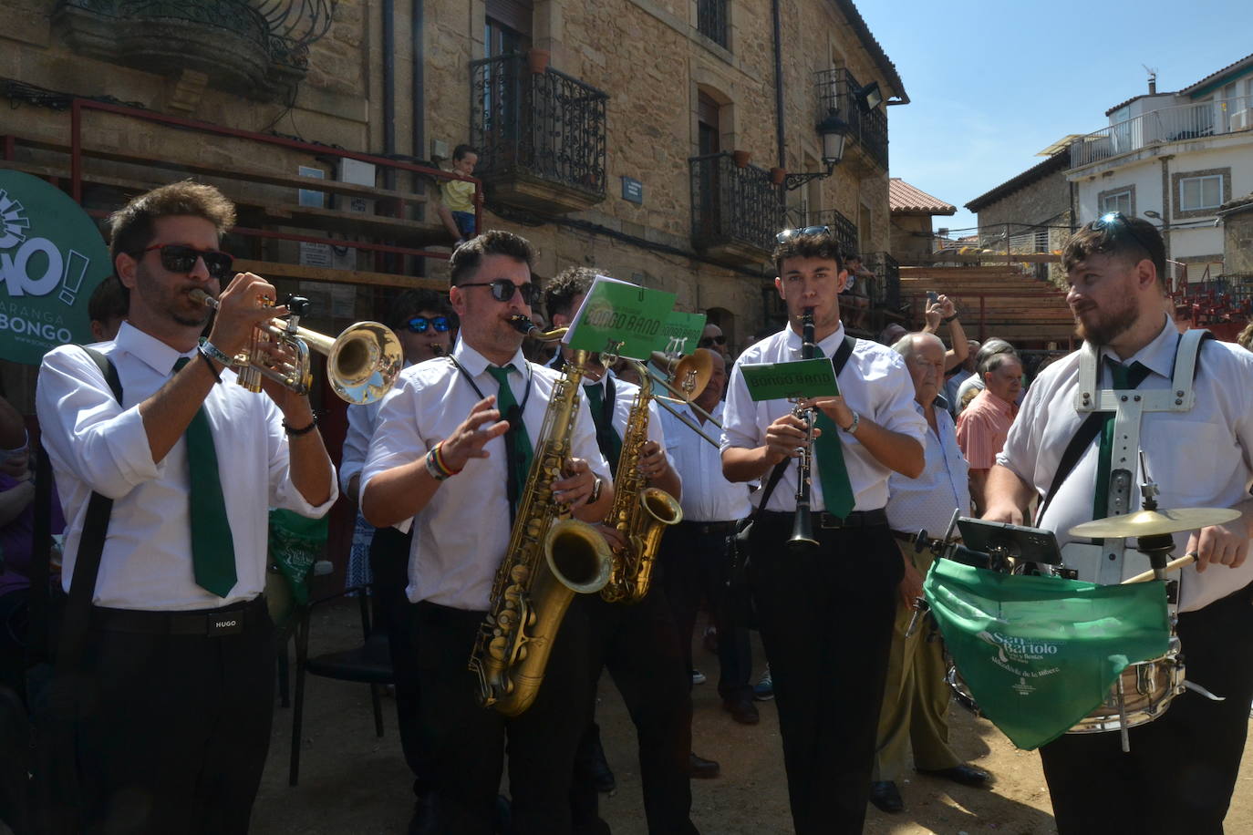 San Bartolo recibe el calor de los vecinos de Aldeadávila