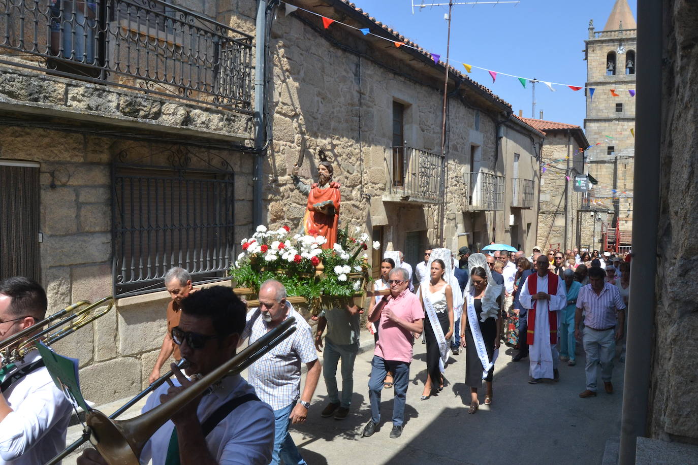San Bartolo recibe el calor de los vecinos de Aldeadávila