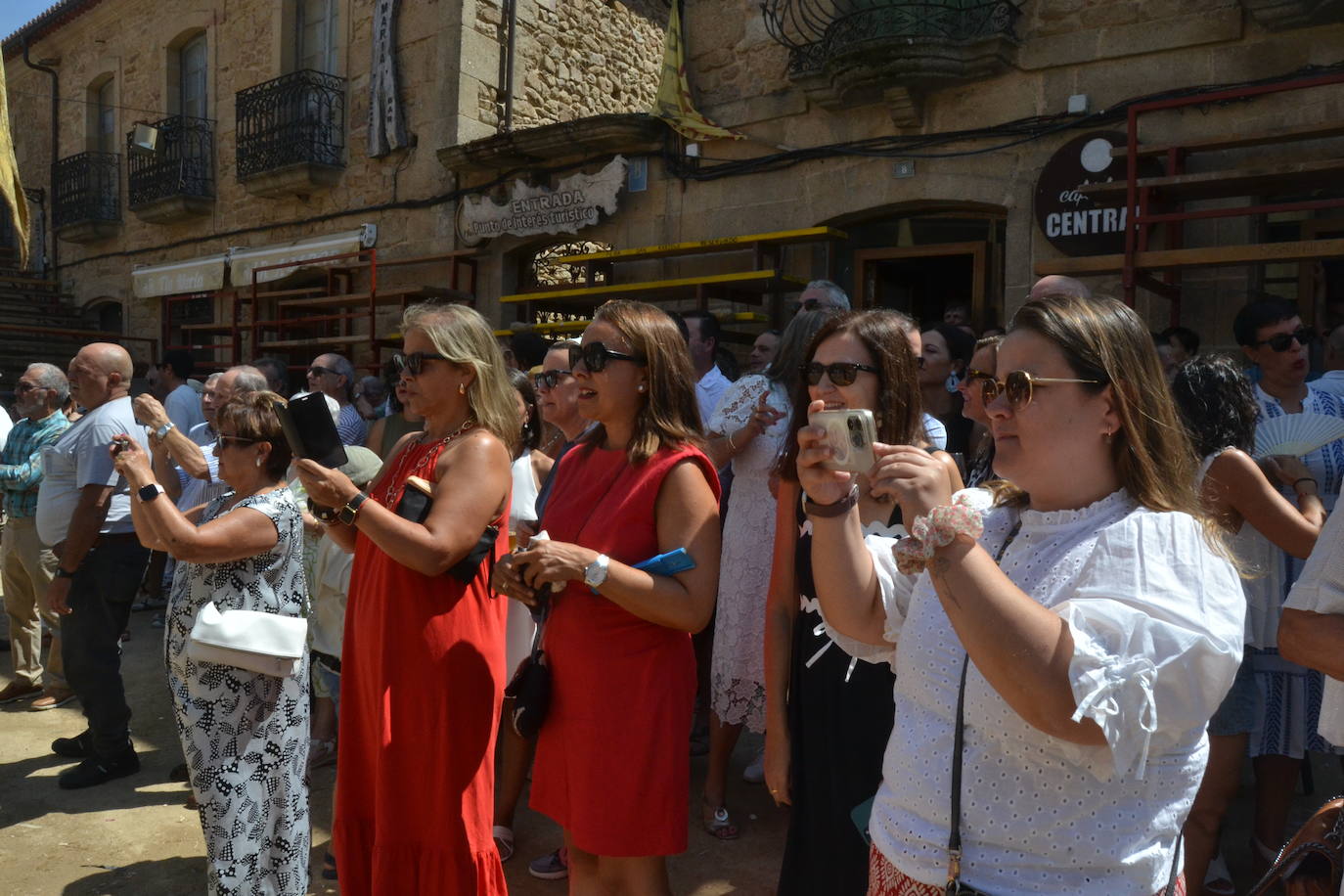 San Bartolo recibe el calor de los vecinos de Aldeadávila