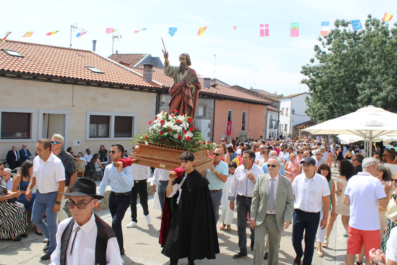 Los Santos acompaña a San Bartolo en el día grande de su fiesta