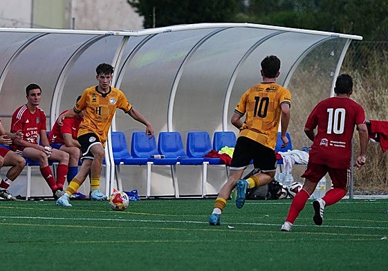 Astu inicia una ofensiva de Unionistas B durante el encuentro ante el Turégano.