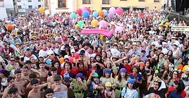 La Plaza de Los Santos, llena para participar en el inicio de las fiestas