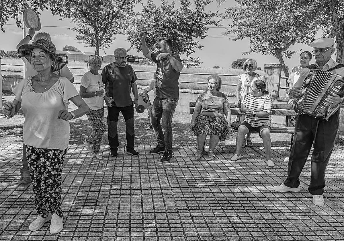 Concurso 'Así somos en mi pueblo': Dios le Guarde recuerda con añoranza aquellos maravillosos bailes en el parque