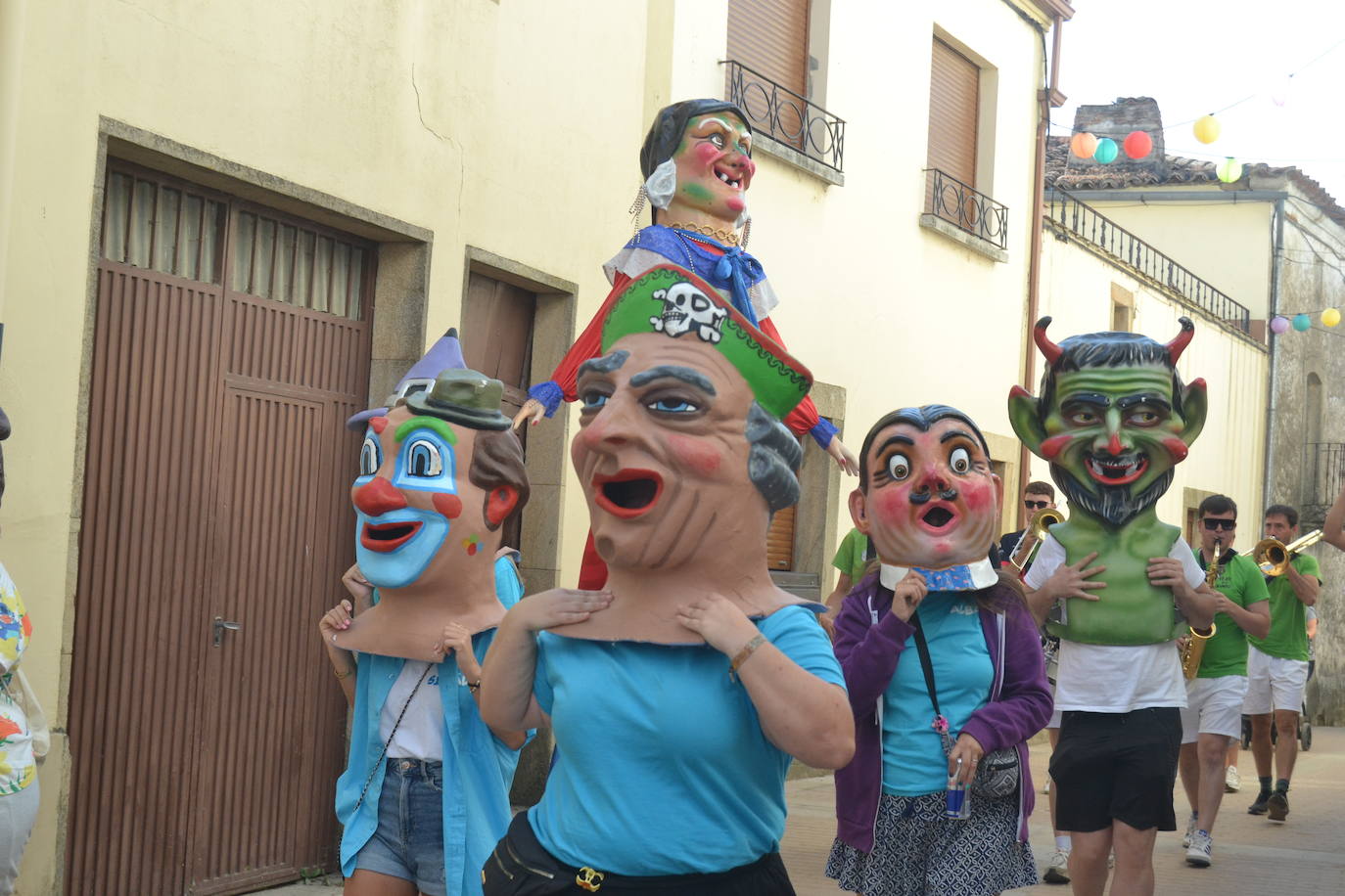 Lumbrales celebra un encierro vibrante