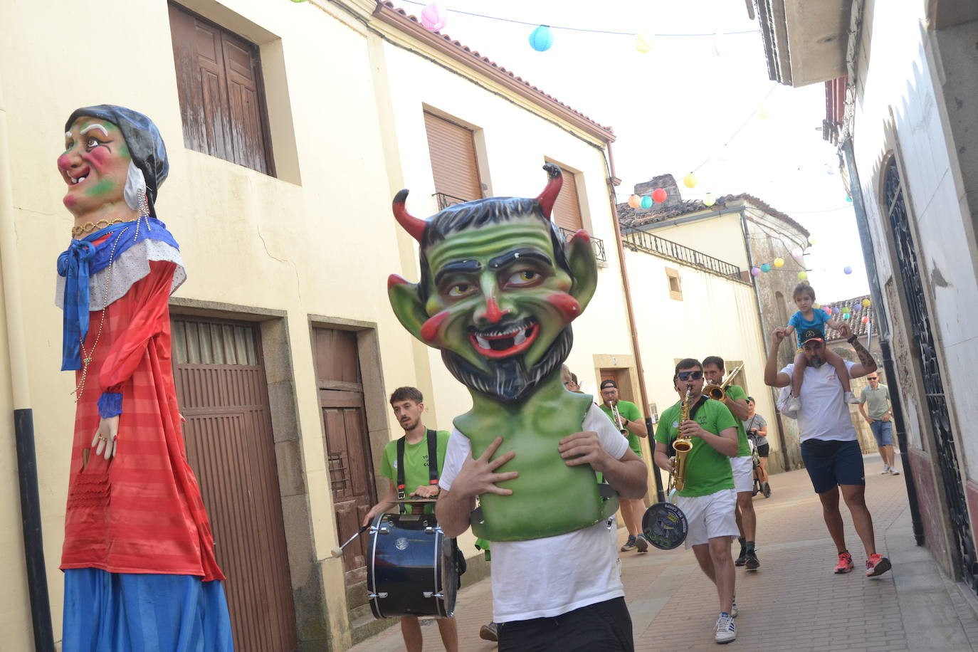 Lumbrales celebra un encierro vibrante