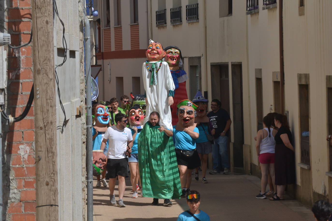 Lumbrales celebra un encierro vibrante