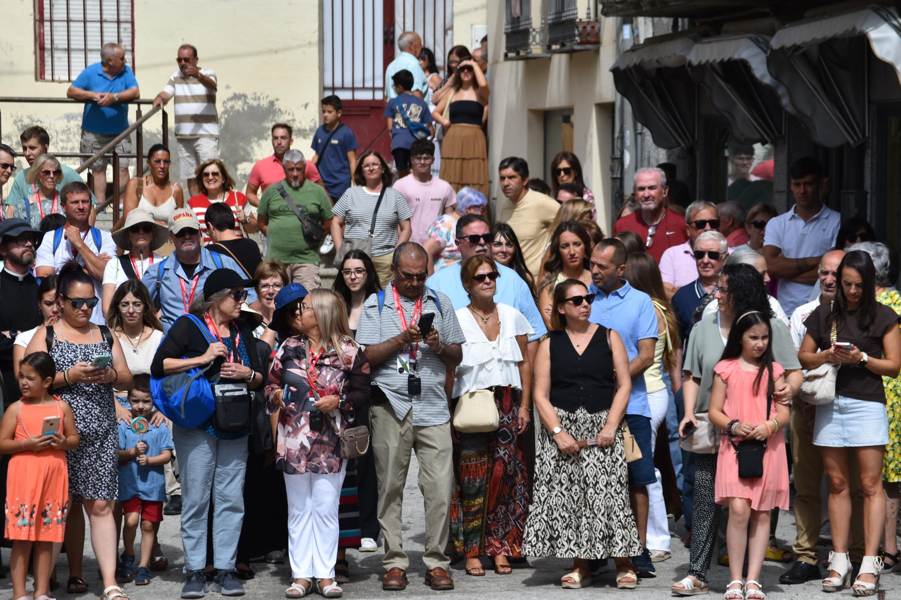 Santa Teresa vuelve a las calles de Alba de Tormes entre aplausos y mucha emoción