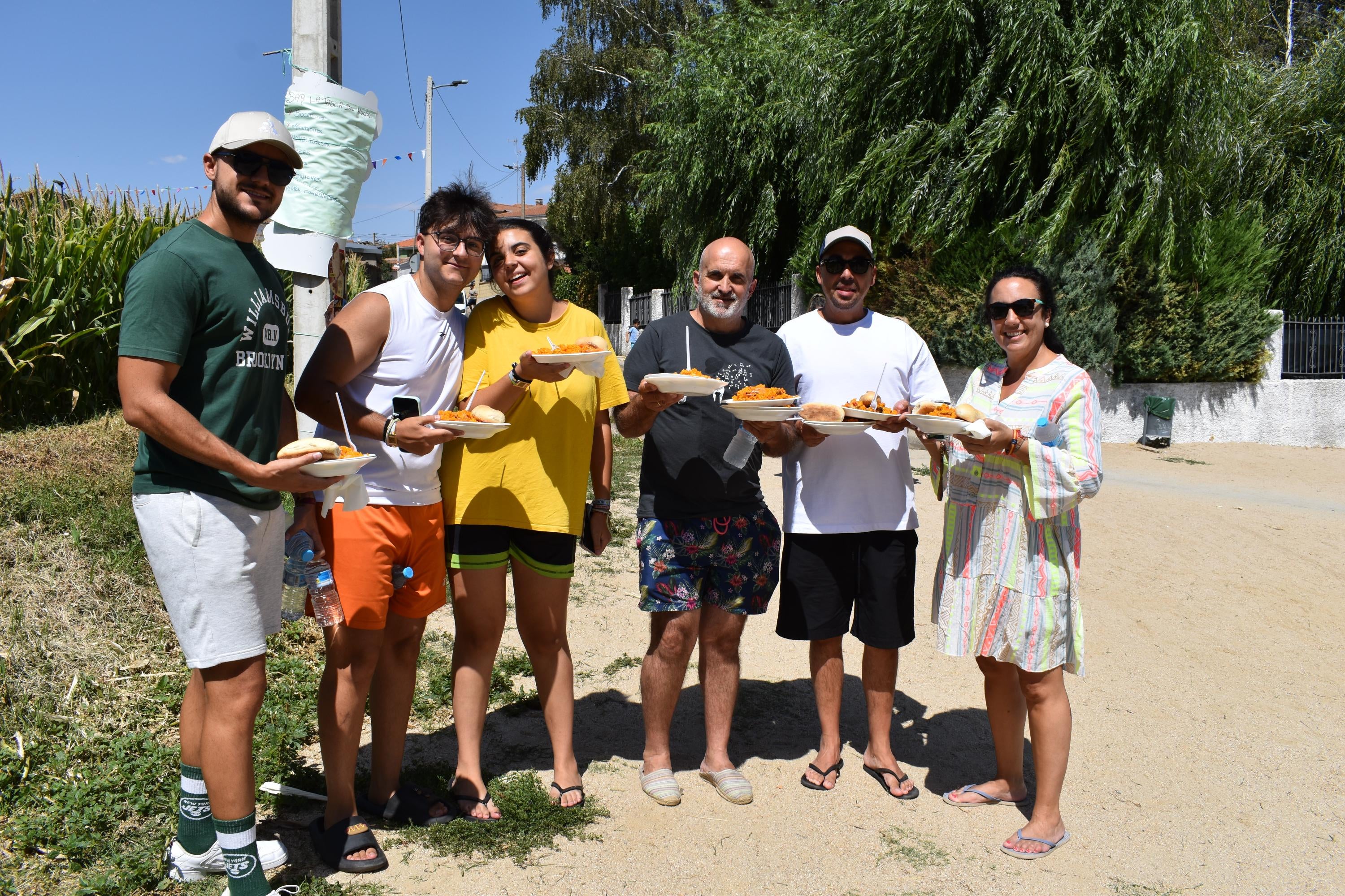Villagonzalo de Tormes dice adiós a sus fiestas a la sombra de los árboles