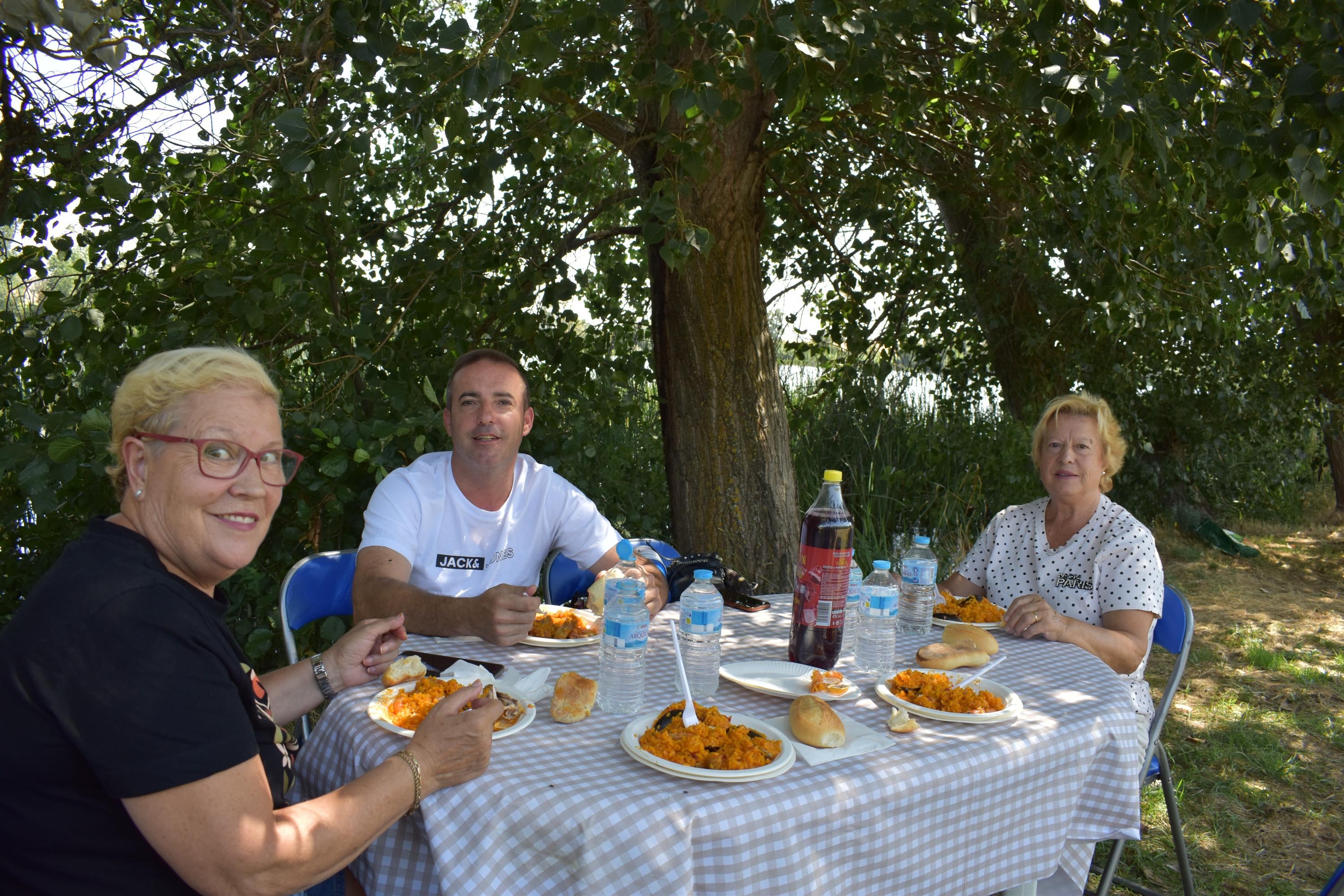Villagonzalo de Tormes dice adiós a sus fiestas a la sombra de los árboles