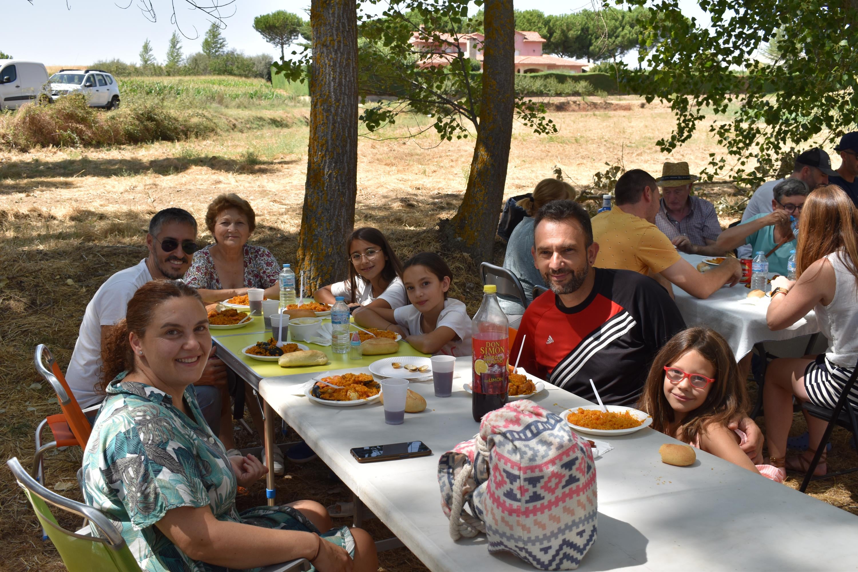 Villagonzalo de Tormes dice adiós a sus fiestas a la sombra de los árboles