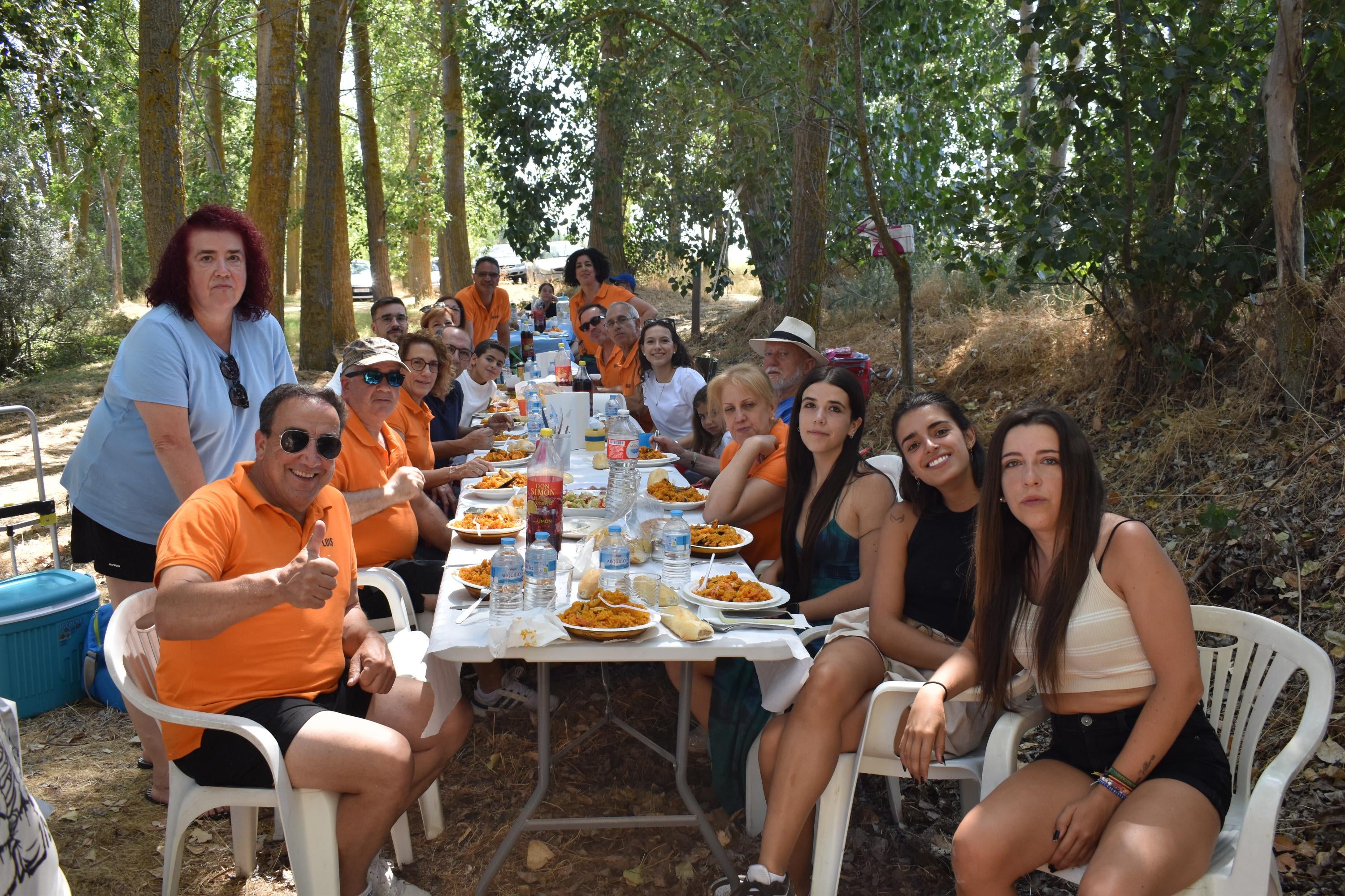 Villagonzalo de Tormes dice adiós a sus fiestas a la sombra de los árboles