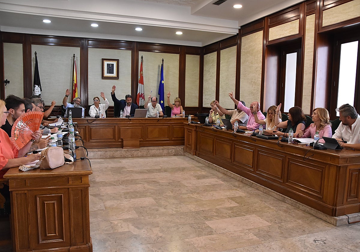 Imagen de una de las votaciones del pleno celebrado esta tarde en Béjar.