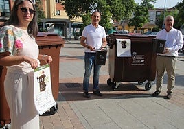 Elena Borrego, Pedro Samuel Martín y Ángel Manso en la presentación del nuevo contenedor.
