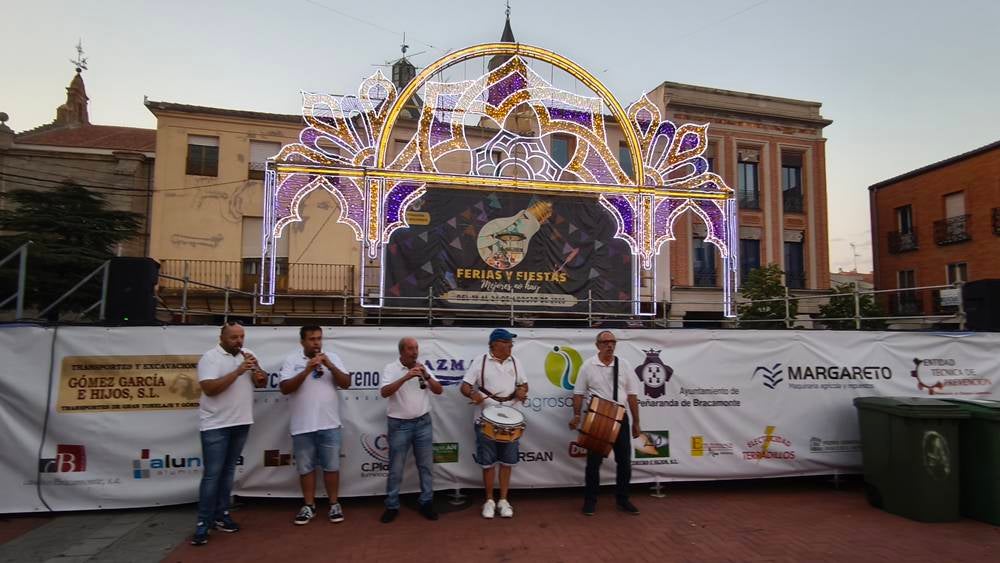Carne de novillo para todos en las plazas de Peñaranda