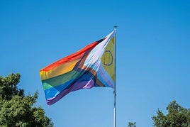 Bandera LGTBI en Mérida.
