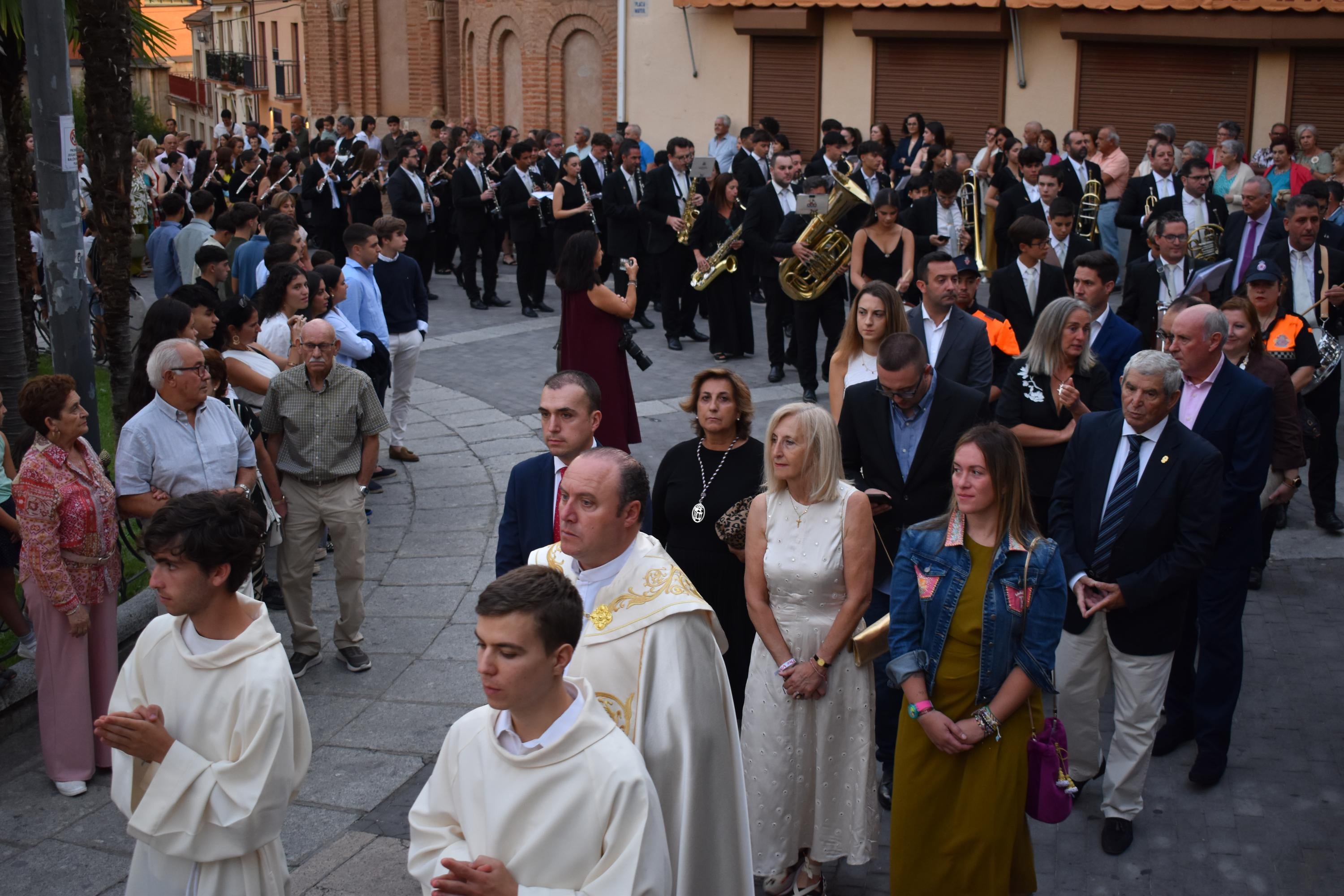 Santa Teresa regresa a clausura entre vítores y lágrimas en Alba de Tormes
