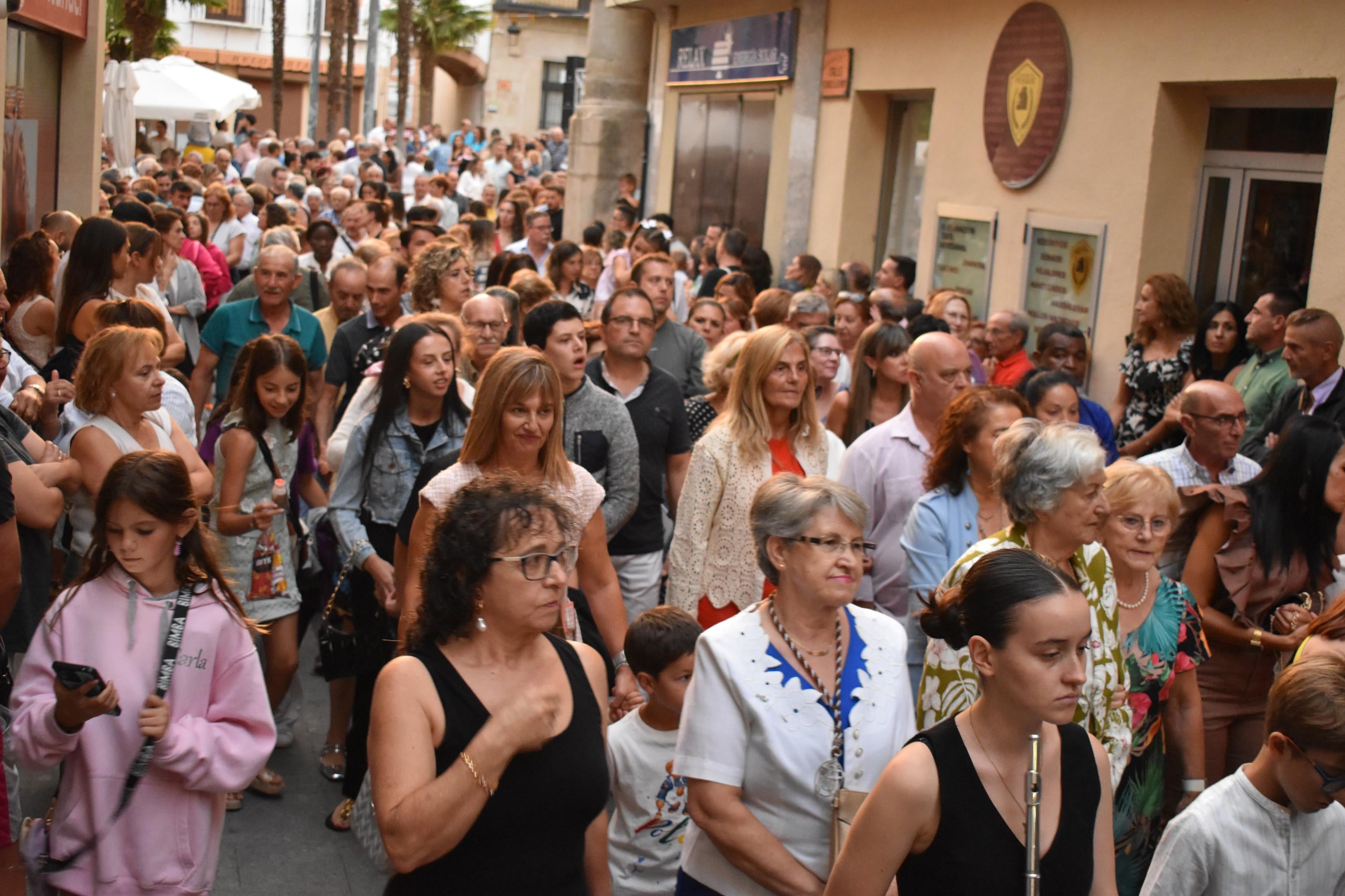 Santa Teresa regresa a clausura entre vítores y lágrimas en Alba de Tormes