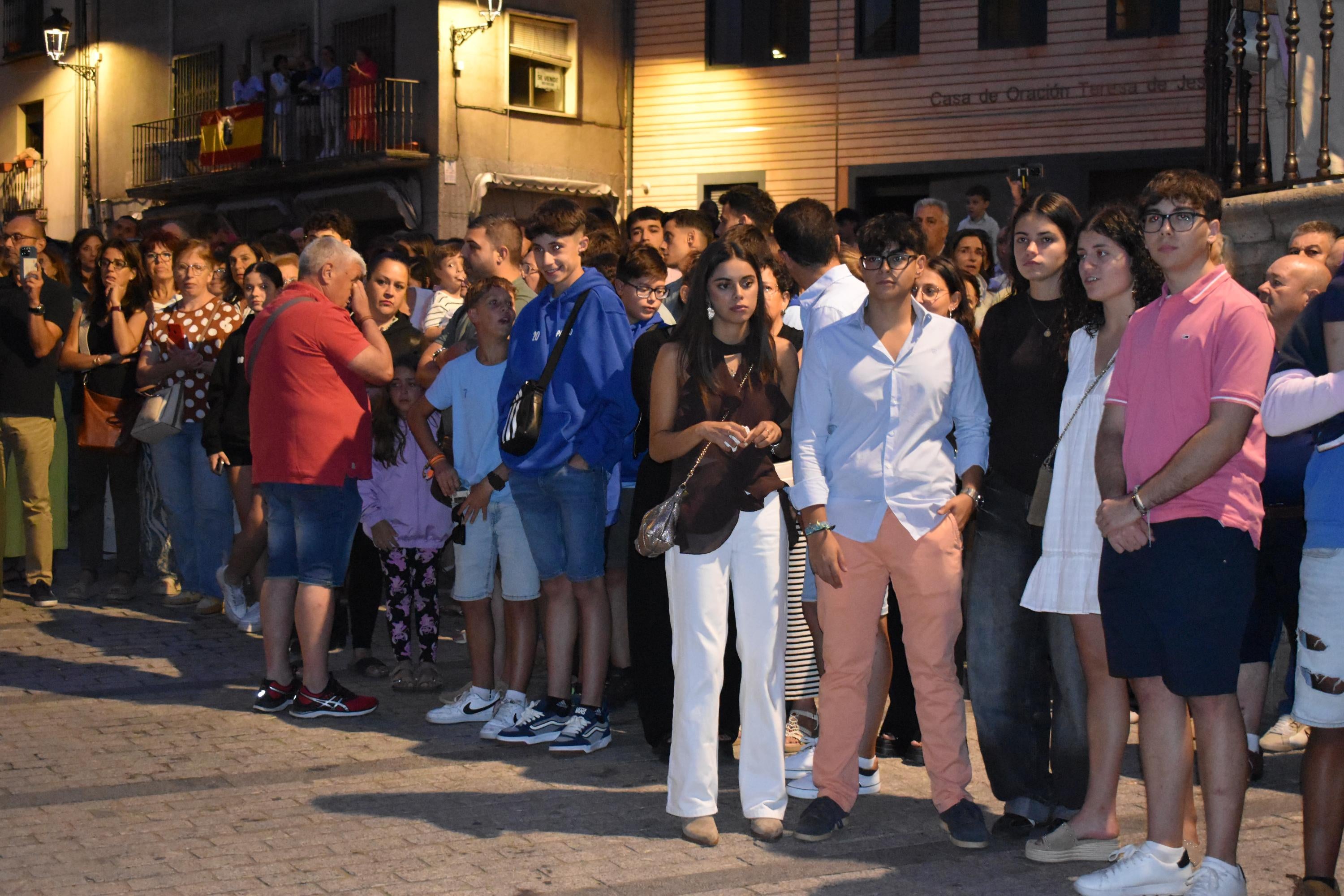 Santa Teresa regresa a clausura entre vítores y lágrimas en Alba de Tormes