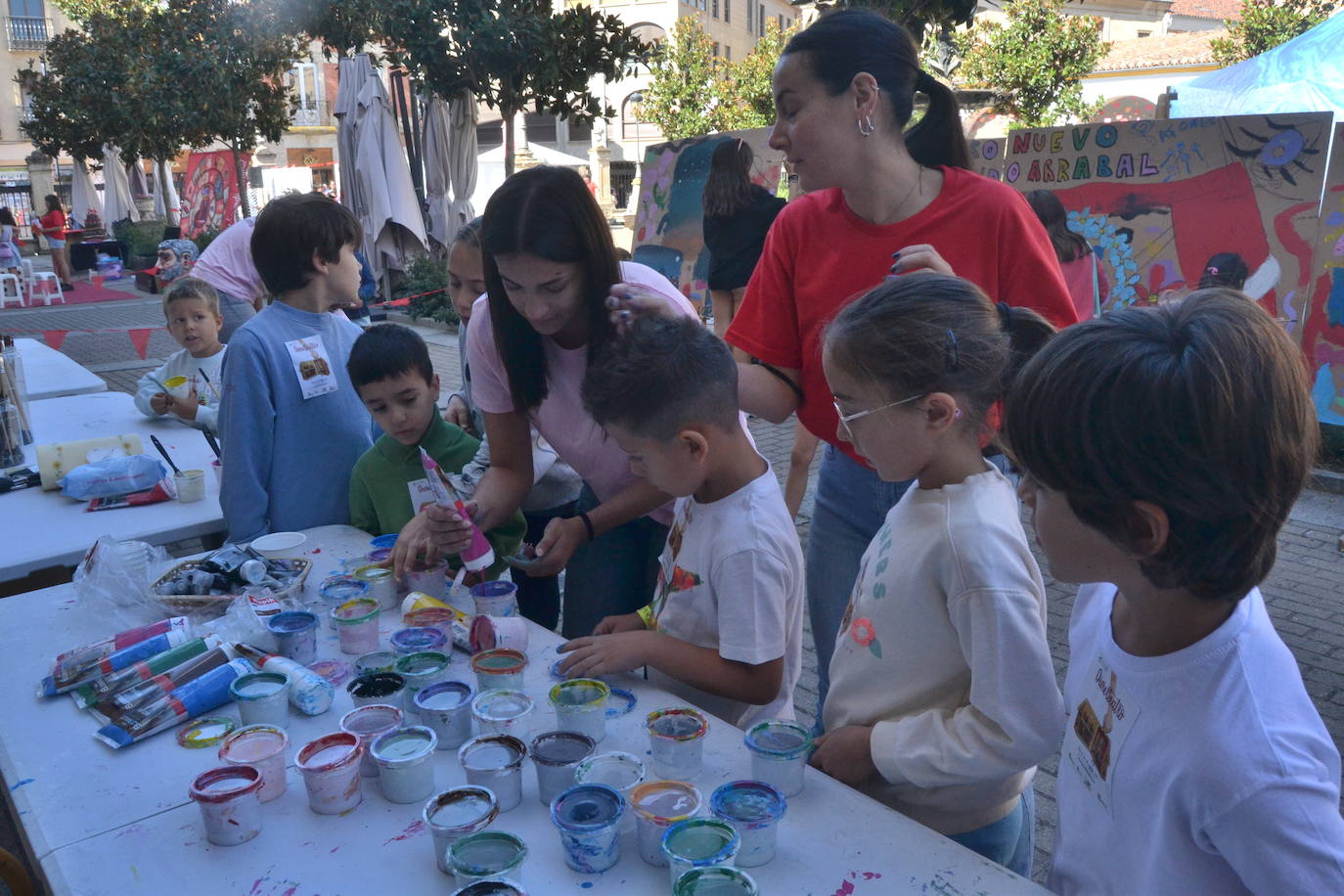 Los futuros espectadores se divierten en la Feria de Teatro