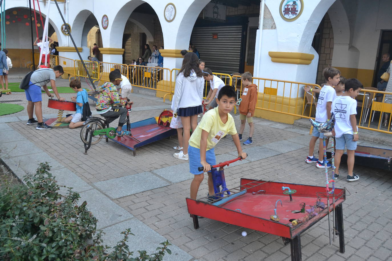 Los futuros espectadores se divierten en la Feria de Teatro