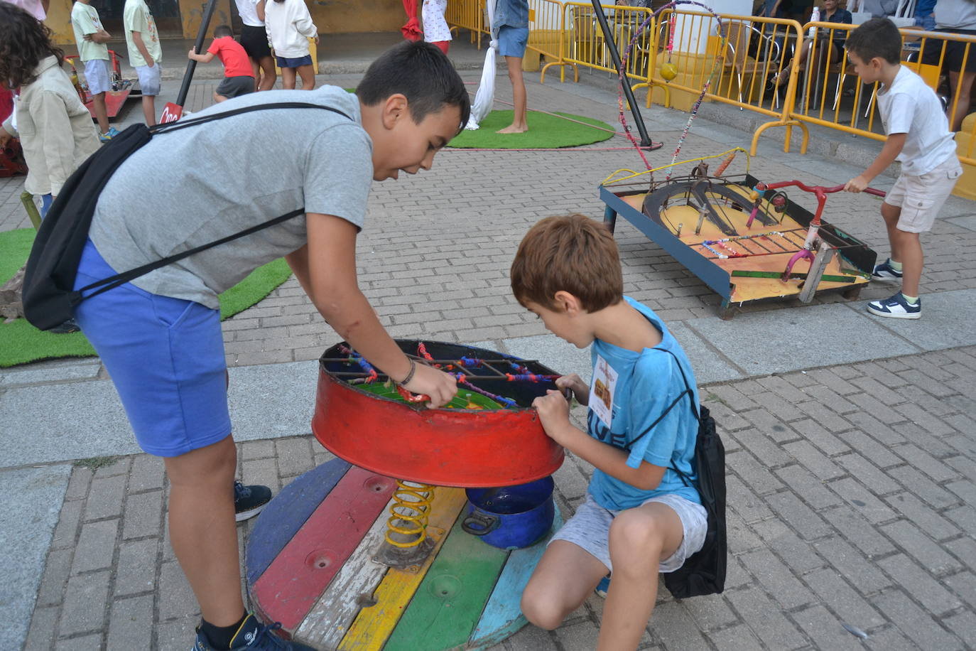 Los futuros espectadores se divierten en la Feria de Teatro