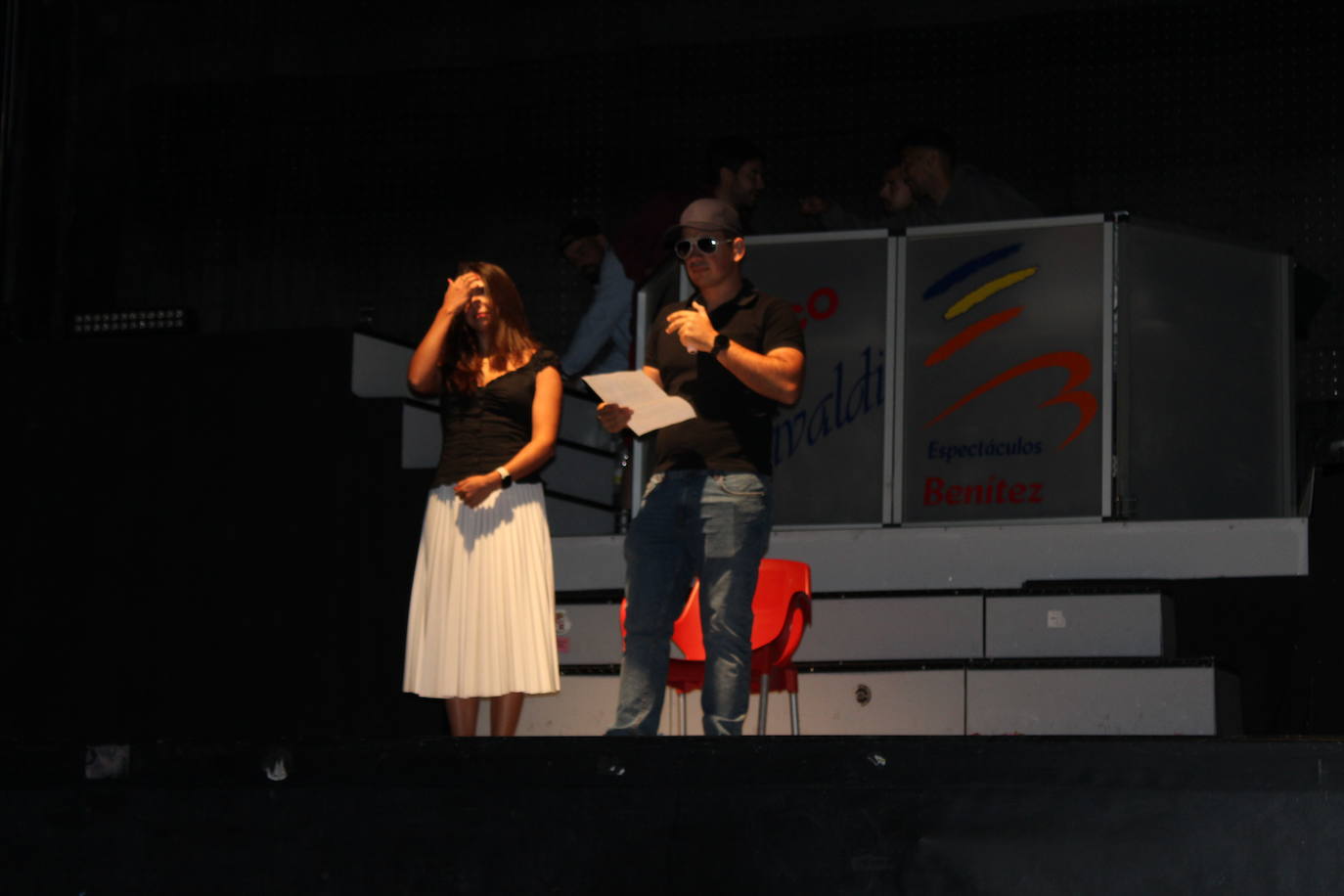 Ledrada disfruta con la coreografías de sus peñas