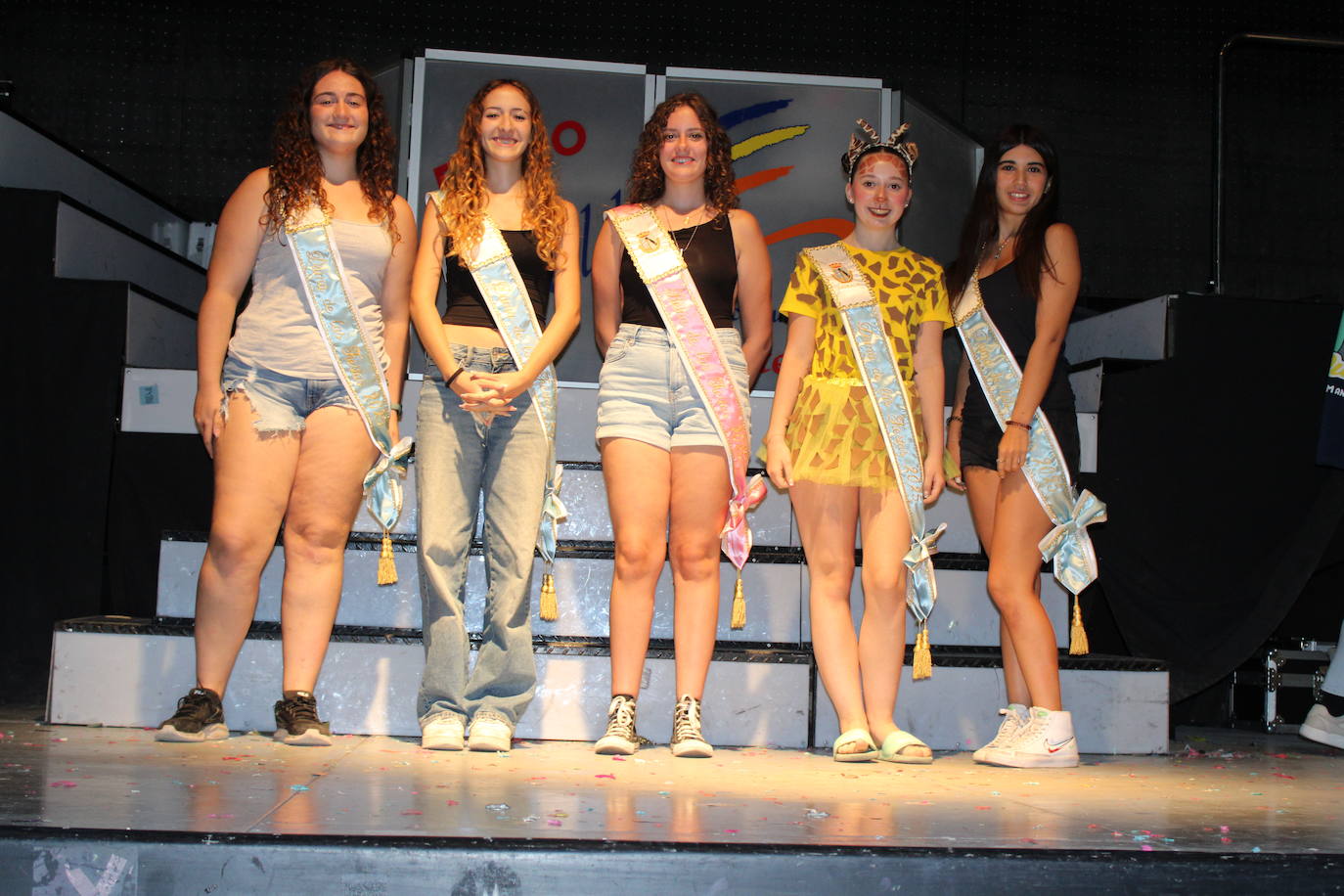 Ledrada disfruta con la coreografías de sus peñas
