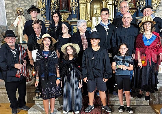 Concurso 'Así somos en mi pueblo': Tradición y comunidad en Nava de Béjar con «La noche de los faroles»