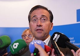 El ministro de Asuntos Exteriores, Unión Europea y Cooperación, José Manuel Albares, ofrece declaraciones a los medios en el Palacio de la Magdalena, a 13 de julio de 2025.